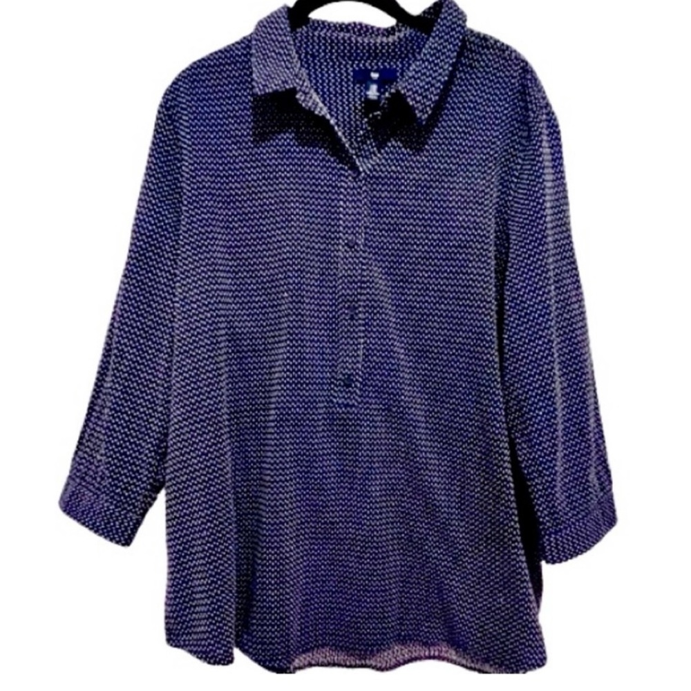 GAP- Women's Navy Pin Dot Top
100% Cotton